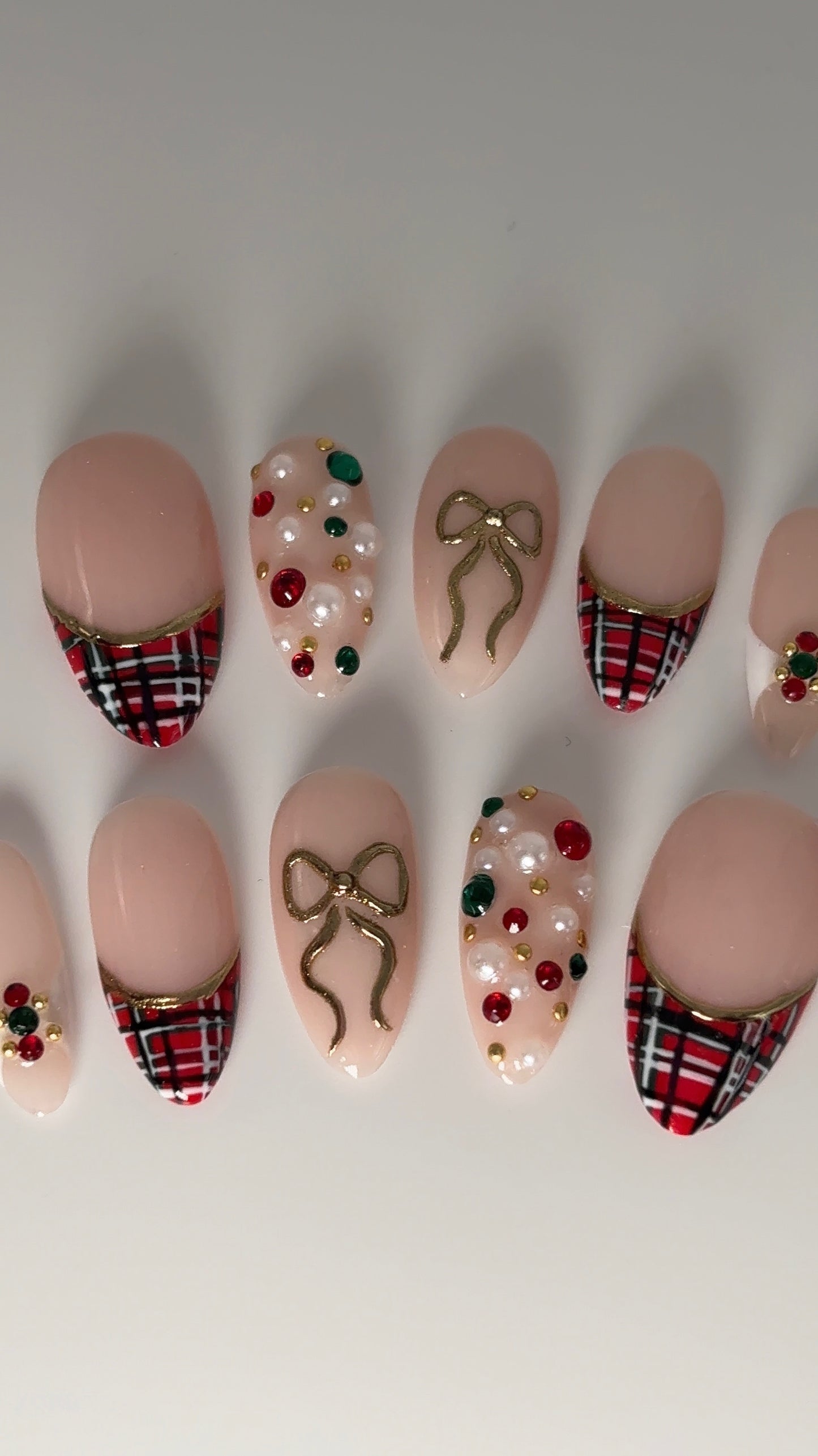 Plaid & Pearls Press Ons
