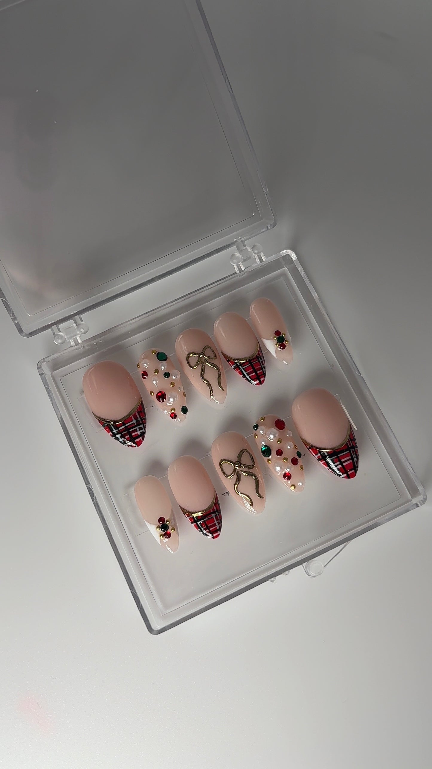 Plaid & Pearls Press Ons